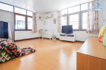 *****บ้านเดี่ยวมือสองย่านกรุงเทพฯ ม.จรัญสนิทวงศ์75 เนื้อที่กว้างขวางมากถึง 119 ตร.ว.  ฟังก์ชัน 3 ห้องนอน 3 ห้องน้ำ ที่จอดรถ 2 คัน พื้นที่หน้าบ้านกว้างขวาง บนทำเลแห่งการเดินทาง ใกล้รถไฟฟ้าสายสีแดงอ่อน "สถานีบางบำหรุ" และทางด่วน "ศรีรัช"